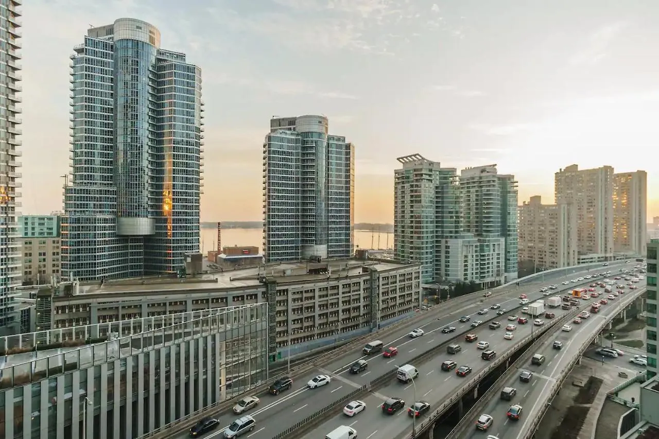 Luxury 2-Bedroom Condo Parking, View Of Cn Tower location