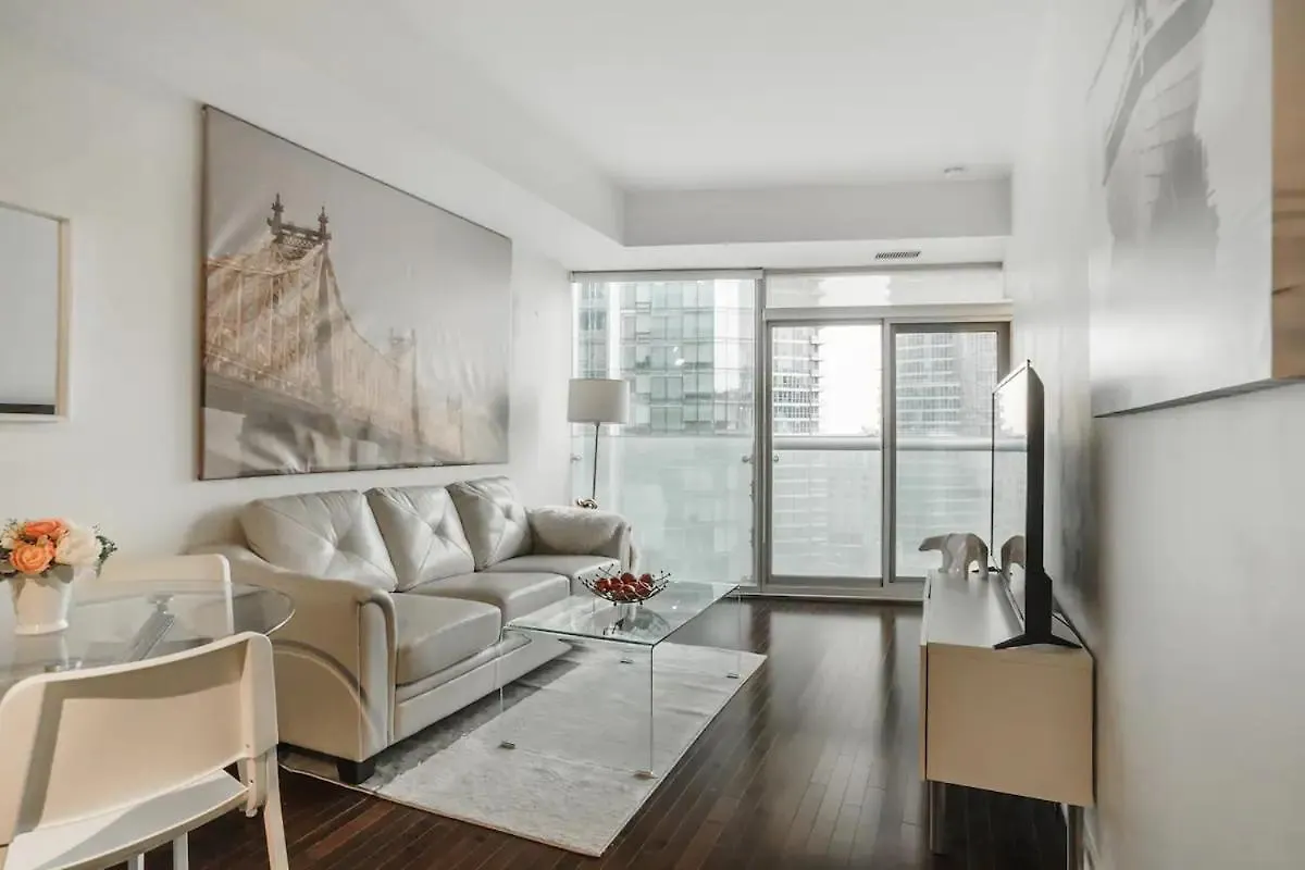 Luxury 2-Bedroom Condo Parking, View Of Cn Tower Toronto