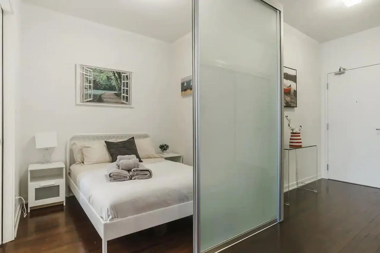 Luxury 2-Bedroom Condo Parking, View Of Cn Tower Toronto Apartment