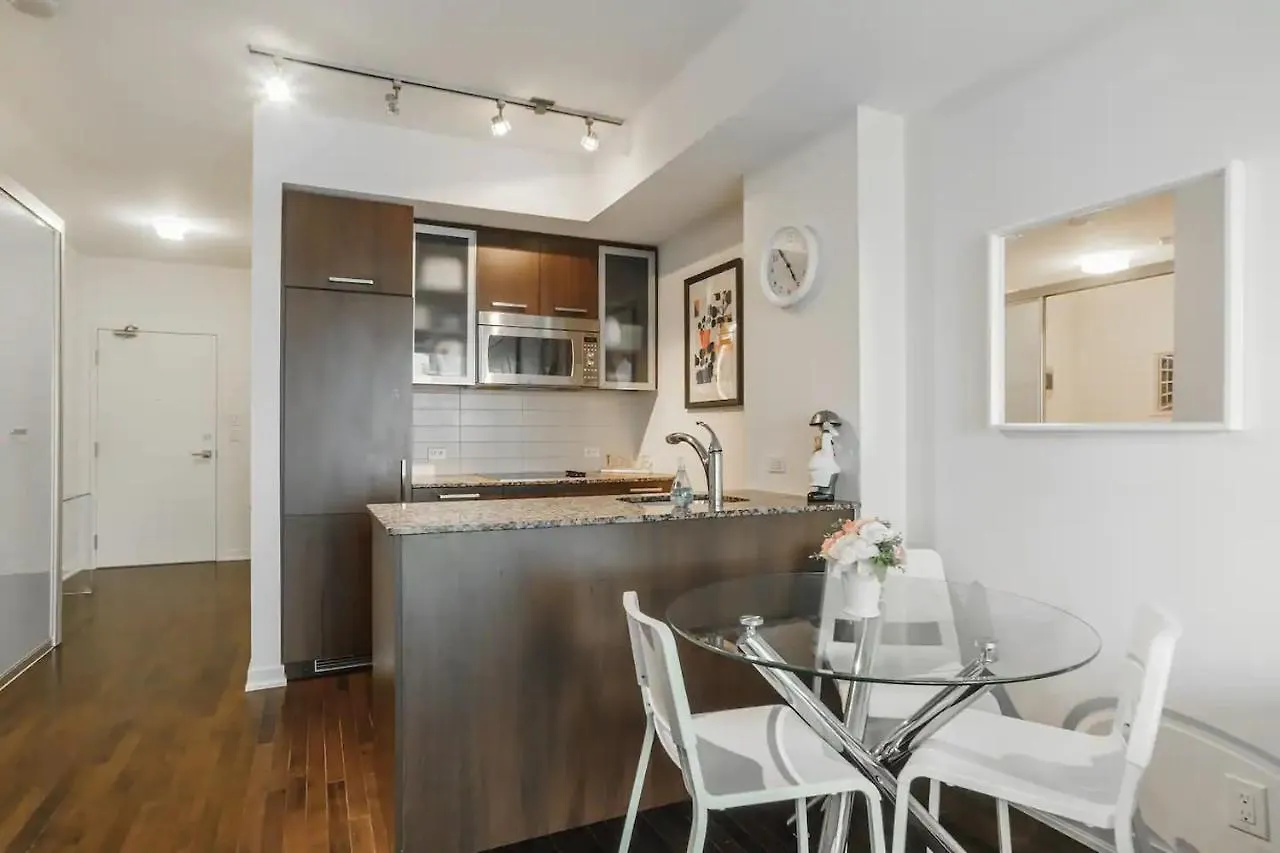 Apartment Luxury 2-Bedroom Condo Parking, View Of Cn Tower Toronto