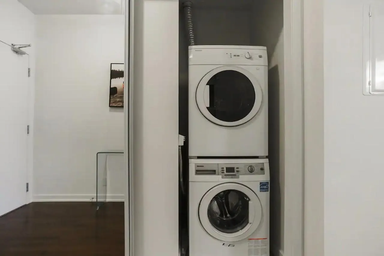Apartment Luxury 2-Bedroom Condo Parking, View Of Cn Tower Toronto