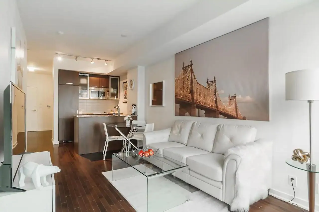 Luxury 2-Bedroom Condo Parking, View Of Cn Tower Toronto Canada