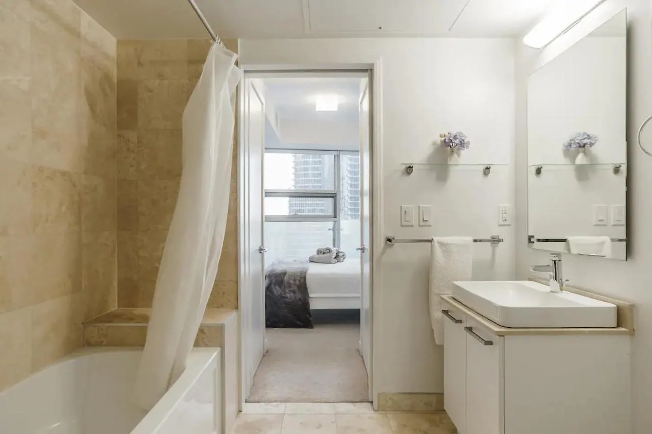 Apartment Luxury 2-Bedroom Condo Parking, View Of Cn Tower Toronto